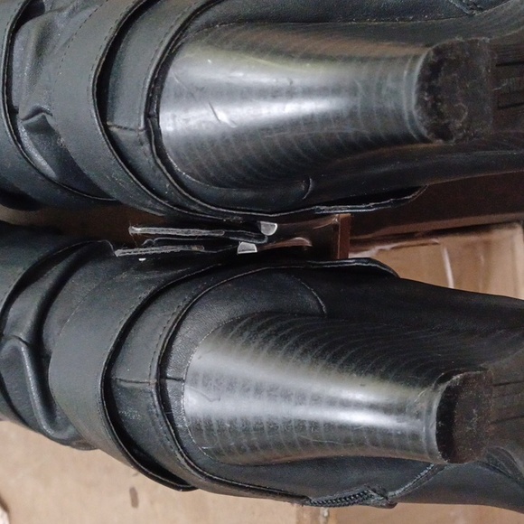 Union Bay Wmn's 7 Blk belt-strap mid heel boots - Picture 11 of 11